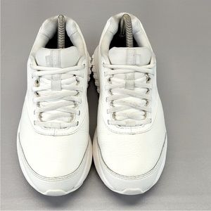 Women’s 7.5B brooks addiction walker 2.